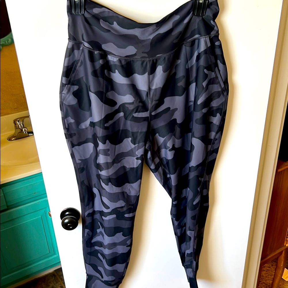 Old Navy High rose Go-Dry Jogger